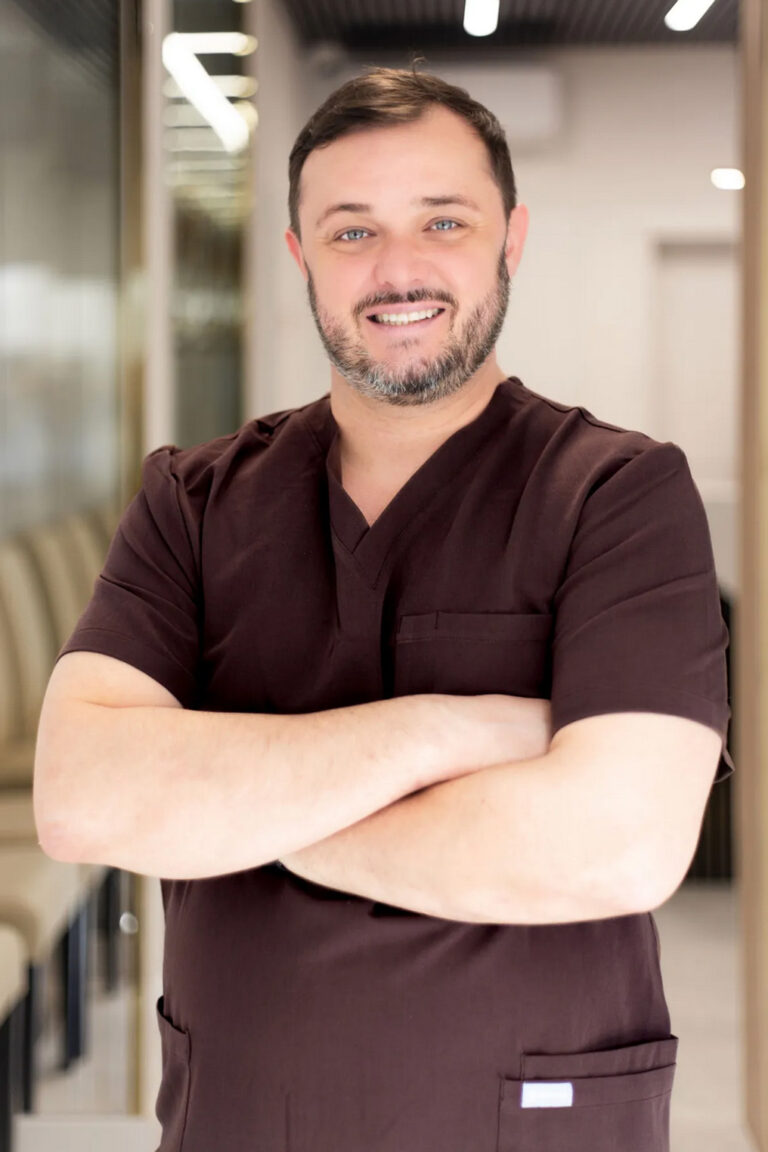 Paweł Kral - właściciel gabinetu KralDent, implantologia